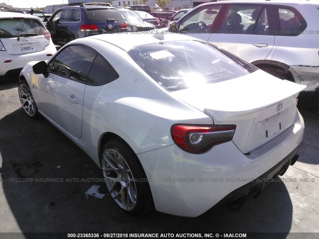 JF1ZNAA19H8704626 - 2017 TOYOTA 86 SPECIAL EDITION WHITE photo 3