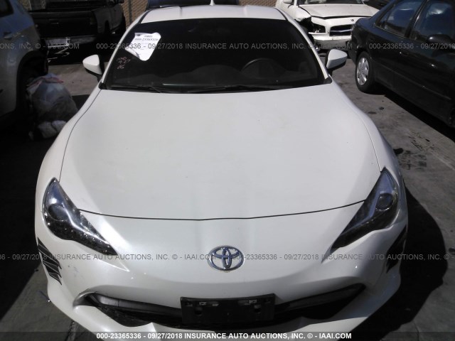 JF1ZNAA19H8704626 - 2017 TOYOTA 86 SPECIAL EDITION WHITE photo 6