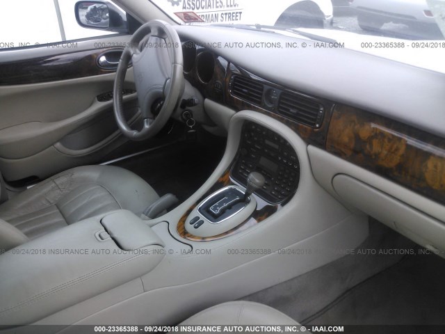 SAJHX1246WC818507 - 1998 JAGUAR XJ8 WHITE photo 5