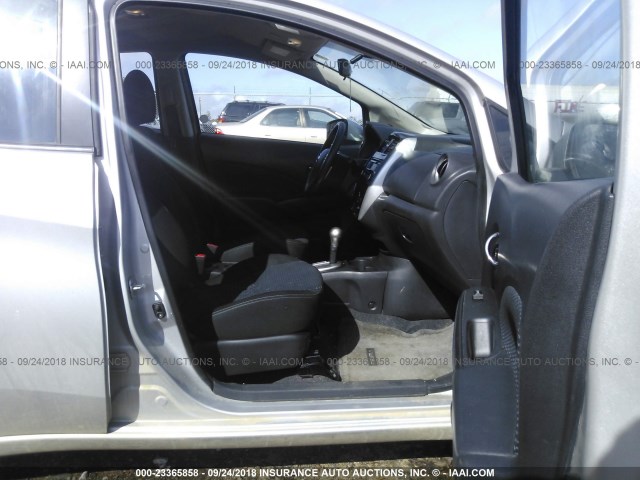 3N1CE2CP3FL411703 - 2015 NISSAN VERSA NOTE S/S PLUS/SV/SL/SR SILVER photo 5