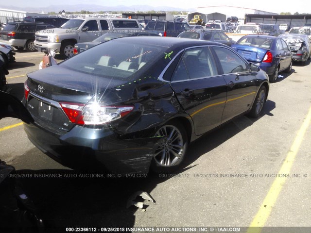 4T1BF1FK6GU583940 - 2016 TOYOTA CAMRY LE/XLE/SE/XSE BLACK photo 4