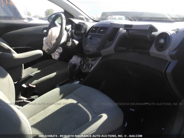 1G1JA6SH2C4131945 - 2012 CHEVROLET SONIC LS SILVER photo 5