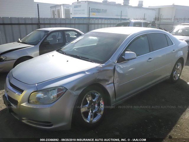 1G1ZC5EB0AF211535 - 2010 CHEVROLET MALIBU 1LT ვერცხლისფერი ფოტო 2