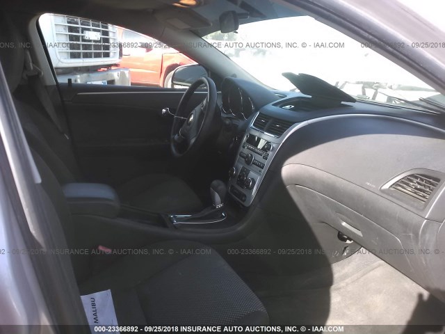 1G1ZC5EB0AF211535 - 2010 CHEVROLET MALIBU 1LT ვერცხლისფერი ფოტო 5