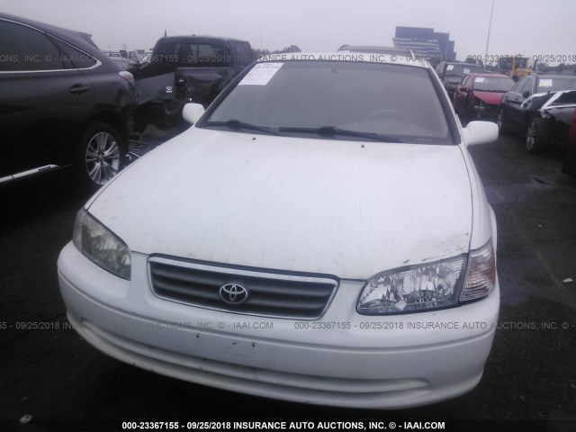JT2BG22K2Y0403982 - 2000 TOYOTA CAMRY CE/LE/XLE 白色 照片 6
