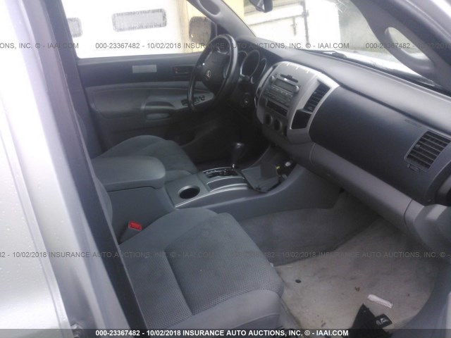 3TMLU4EN6BM057686 - 2011 TOYOTA TACOMA DOUBLE CAB 银色 照片 5