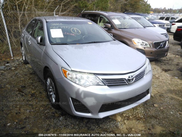 4T1BF1FK1EU810531 - 2014 TOYOTA CAMRY L/SE/LE/XLE Gümüş foto 1
