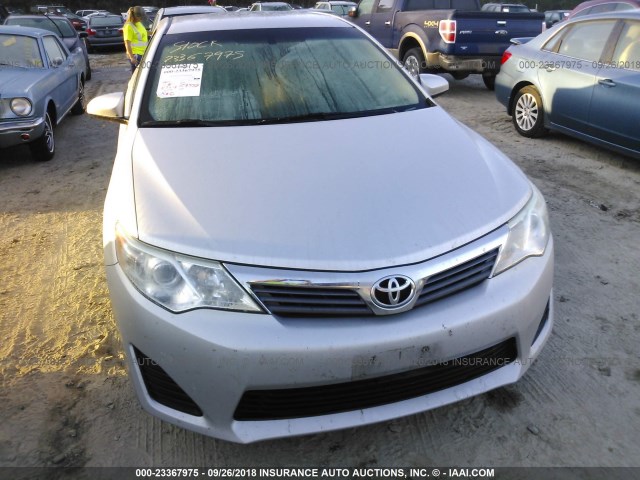 4T1BF1FK1EU810531 - 2014 TOYOTA CAMRY L/SE/LE/XLE Gümüş foto 6