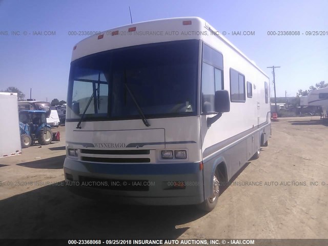 5B4LP37J3Y3323824 - 2000 WORKHORSE CUSTOM CHASSIS MOTORHOME CHASSIS P3500 WHITE photo 2