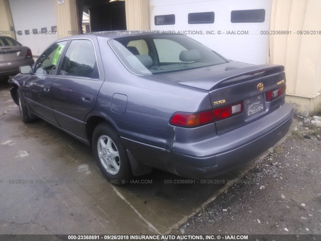 JT2BG22K7V0012371 - 1997 TOYOTA CAMRY LE/XLE 灰色 照片 3
