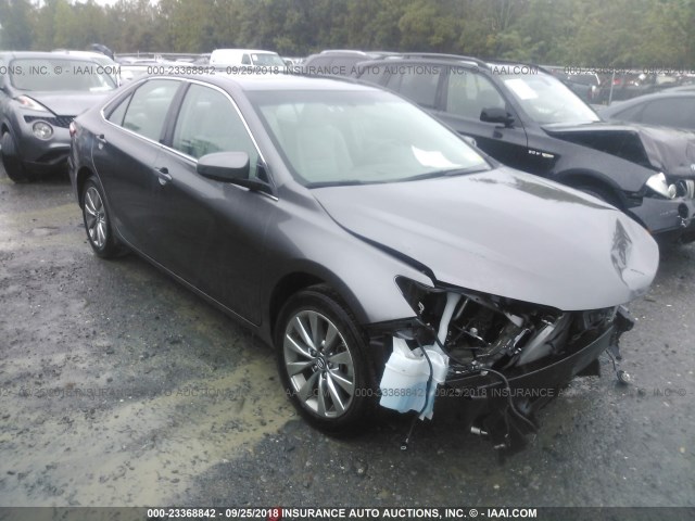 4T1BF1FK3GU607580 - 2016 TOYOTA CAMRY LE/XLE/SE/XSE 灰色 照片 1