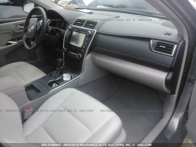 4T1BF1FK3GU607580 - 2016 TOYOTA CAMRY LE/XLE/SE/XSE 灰色 照片 5