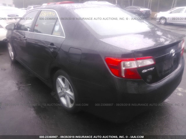 4T1BF1FK8DU226657 - 2013 TOYOTA CAMRY L/SE/LE/XLE Qara foto 3