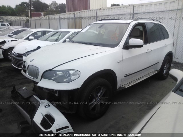 5UXZW0C53CL663724 - 2012 BMW X5 XDRIVE35D WHITE photo 2