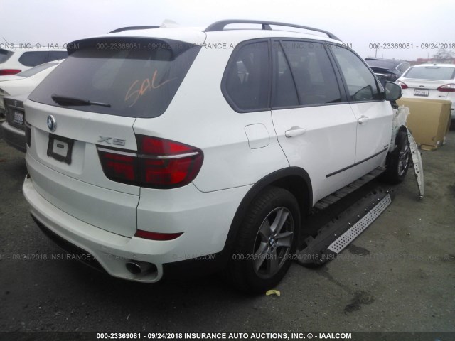 5UXZW0C53CL663724 - 2012 BMW X5 XDRIVE35D WHITE photo 4