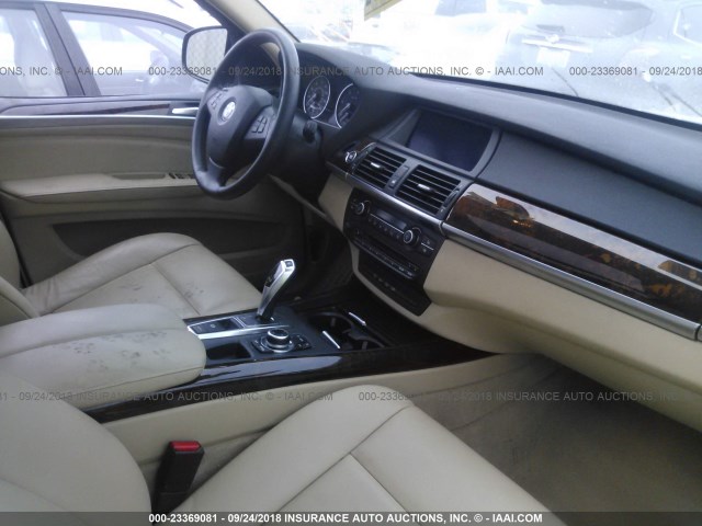 5UXZW0C53CL663724 - 2012 BMW X5 XDRIVE35D WHITE photo 5