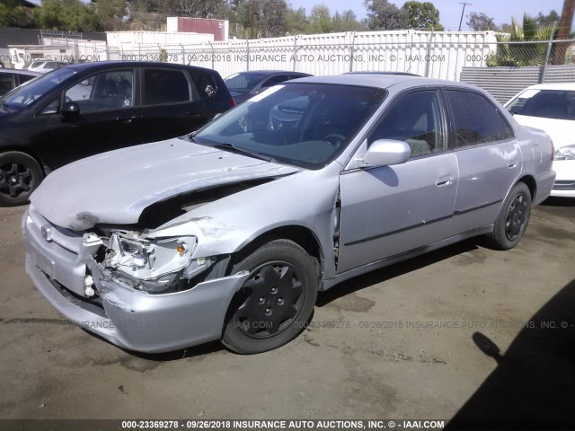 1HGCG6658XA156307 - 1999 HONDA ACCORD LX SILVER photo 2