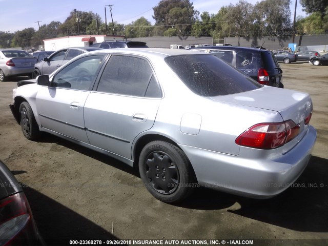 1HGCG6658XA156307 - 1999 HONDA ACCORD LX SILVER photo 3