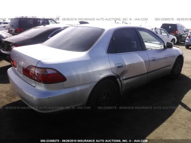 1HGCG6658XA156307 - 1999 HONDA ACCORD LX SILVER photo 4