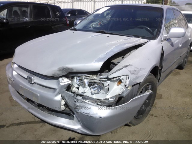 1HGCG6658XA156307 - 1999 HONDA ACCORD LX SILVER photo 6