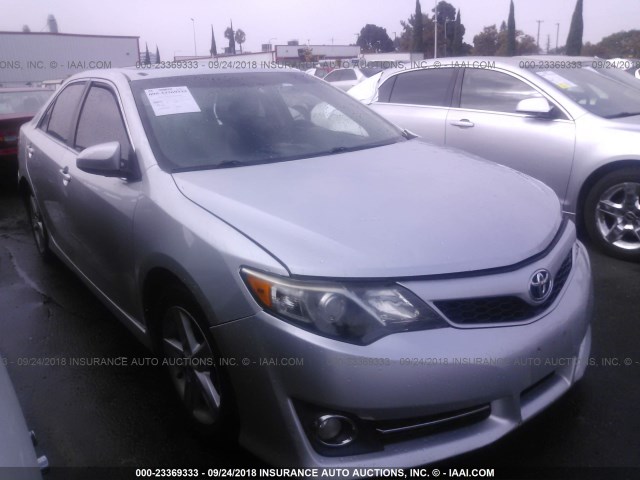 4T1BF1FK1CU138757 - 2012 TOYOTA CAMRY SE/LE/XLE 银色 照片 1