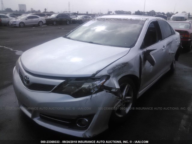 4T1BF1FK1CU138757 - 2012 TOYOTA CAMRY SE/LE/XLE 银色 照片 2