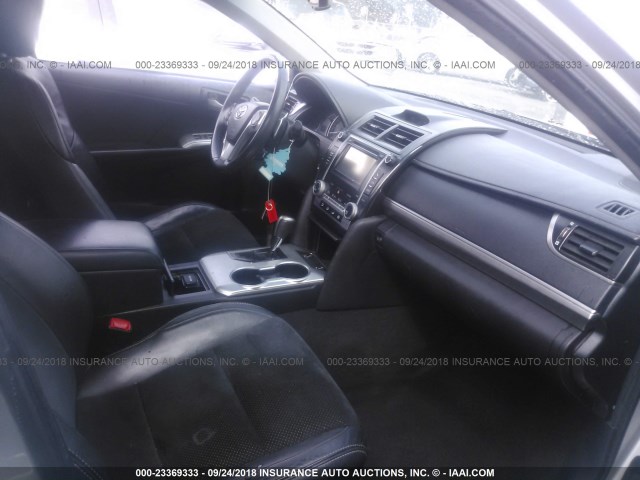 4T1BF1FK1CU138757 - 2012 TOYOTA CAMRY SE/LE/XLE 银色 照片 5