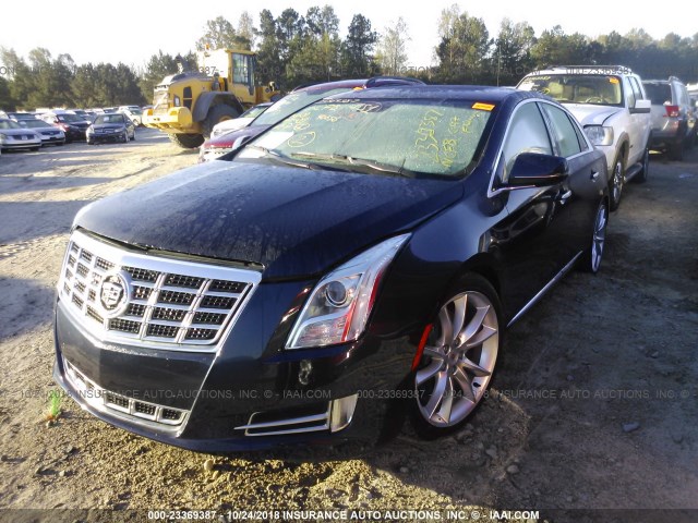 2G61S5S35D9199788 - 2013 CADILLAC XTS PREMIUM COLLECTION Dunkelblau Foto 2