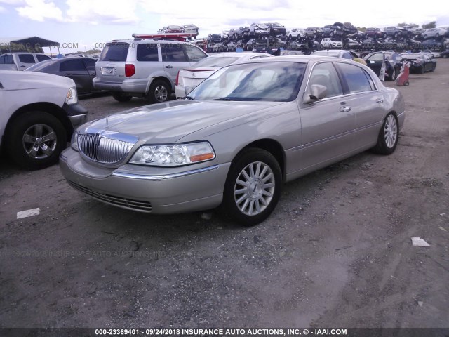 1LNHM81W94Y609941 - 2004 LINCOLN TOWN CAR EXECUTIVE/SIGNATURE Altın fotoğraf 2