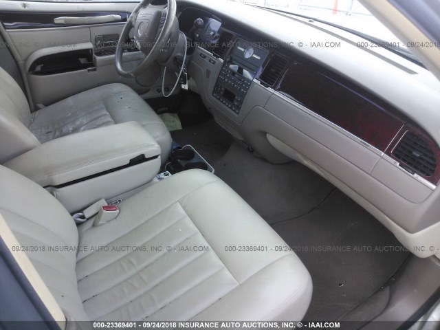 1LNHM81W94Y609941 - 2004 LINCOLN TOWN CAR EXECUTIVE/SIGNATURE Altın fotoğraf 5