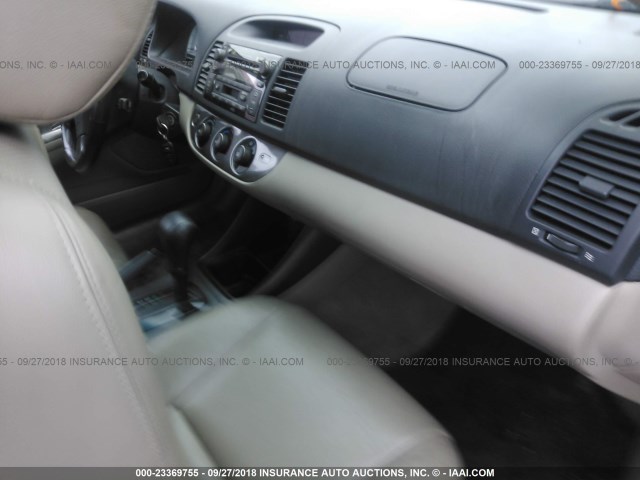 4T1BF30K22U009963 - 2002 TOYOTA CAMRY LE/XLE/SE Қара фото 5
