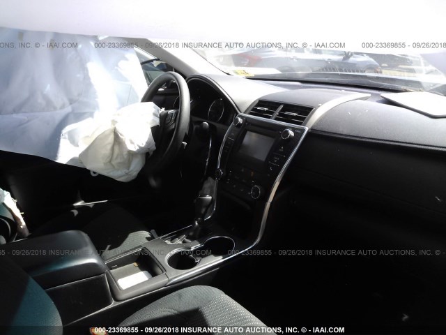 4T4BF1FKXGR557847 - 2016 TOYOTA CAMRY LE/XLE/SE/XSE 黑色 照片 5