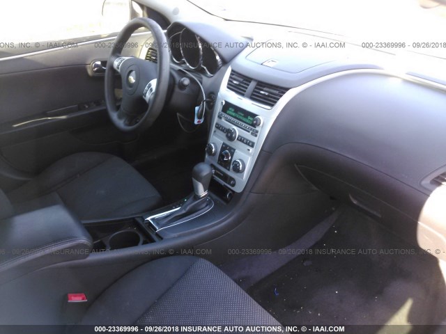1G1ZC5E03CF259158 - 2012 CHEVROLET MALIBU 1LT SILVER photo 5