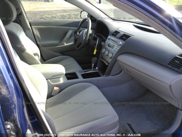4T1BE46K27U015088 - 2007 TOYOTA CAMRY NEW GENERAT CE/LE/XLE/SE BLUE photo 5