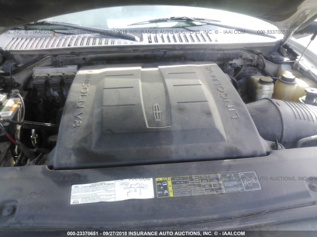 5LMFU285X5LJ17089 - 2005 LINCOLN NAVIGATOR Silber Foto 10