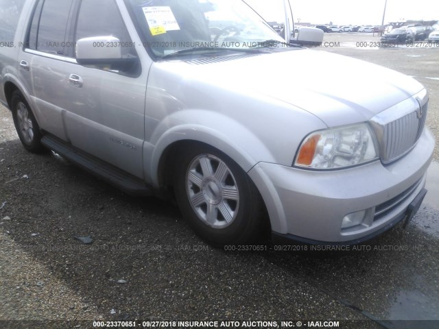 5LMFU285X5LJ17089 - 2005 LINCOLN NAVIGATOR Silber Foto 6