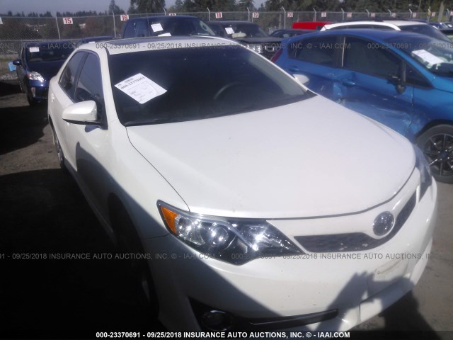 4T1BF1FK8EU458001 - 2014 TOYOTA CAMRY L/SE/LE/XLE თეთრი ფოტო 1