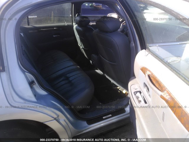 1LNFM81WXWY696775 - 1998 LINCOLN TOWN CAR EXECUTIVE Светло-синий фото 8