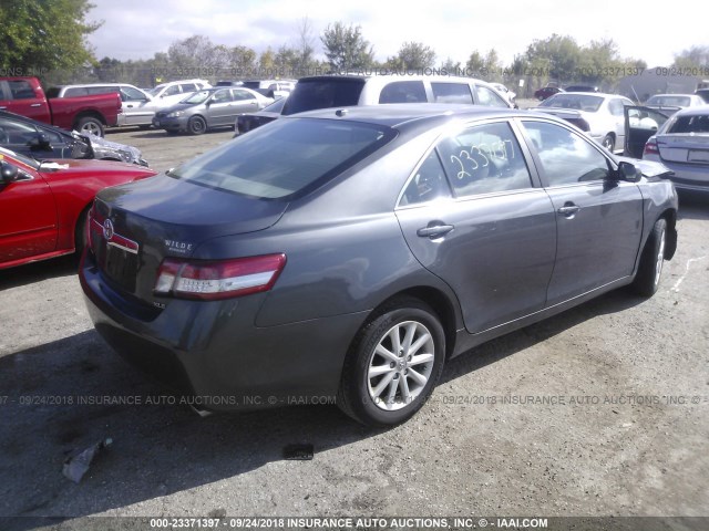 4T4BF3EK2AR024699 - 2010 TOYOTA CAMRY SE/LE/XLE ნაცრისფერი ფოტო 4