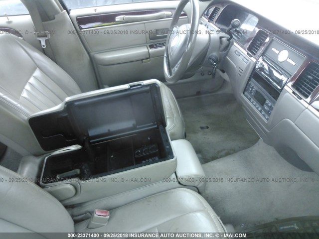 1LNHM81W13Y625081 - 2003 LINCOLN TOWN CAR EXECUTIVE Белый фото 5