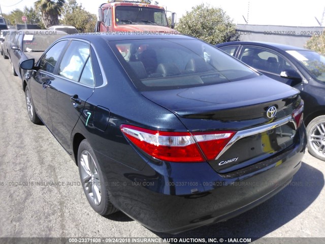 4T1BF1FKXHU382348 - 2017 TOYOTA CAMRY LE/XLE/SE/XSE 灰色 照片 3