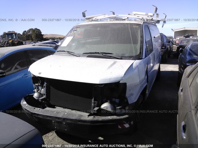 1GTGG25C881182299 - 2008 GMC SAVANA G2500 WHITE photo 2