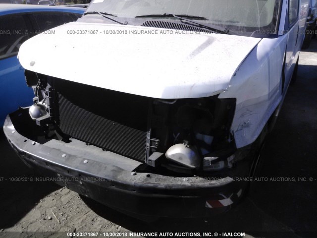 1GTGG25C881182299 - 2008 GMC SAVANA G2500 WHITE photo 6