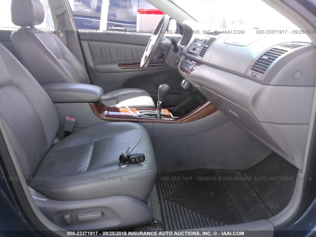 4T1BF30K92U504306 - 2002 TOYOTA CAMRY LE/XLE/SE Көк фото 5