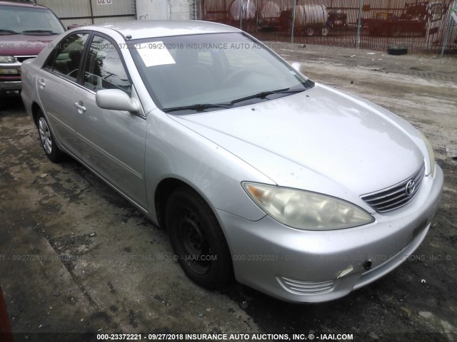 4T1BE32K95U638625 - 2005 TOYOTA CAMRY LE/XLE/SE Күміс фото 1