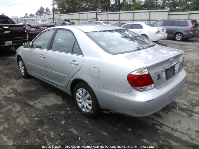 4T1BE32K95U638625 - 2005 TOYOTA CAMRY LE/XLE/SE Күміс фото 3