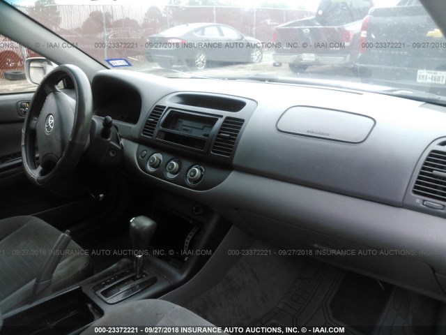 4T1BE32K95U638625 - 2005 TOYOTA CAMRY LE/XLE/SE Күміс фото 5