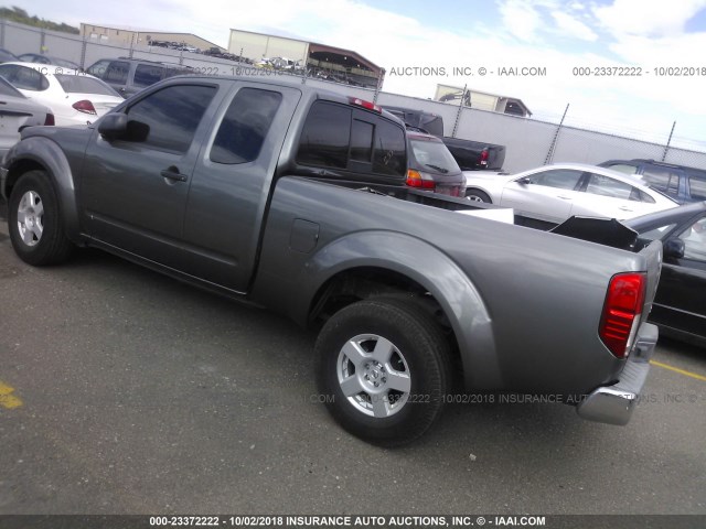 1N6AD06U86C458148 - 2006 NISSAN FRONTIER KING CAB LE/SE/OFF ROAD GRAY photo 3