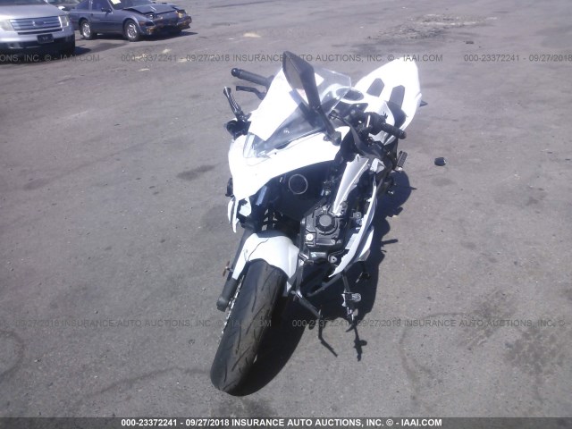 JKAEXEJ16HDA01855 - 2017 KAWASAKI EX650 J თეთრი ფოტო 2