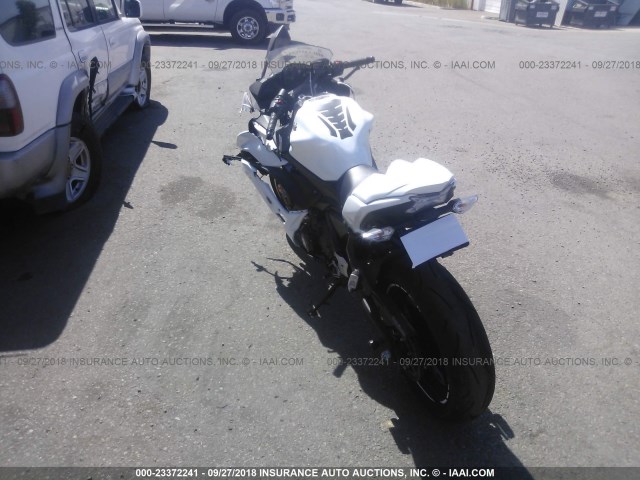 JKAEXEJ16HDA01855 - 2017 KAWASAKI EX650 J თეთრი ფოტო 3